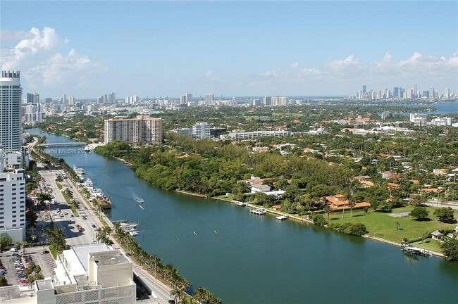 Foto del edificio - 4779 Collins Ave