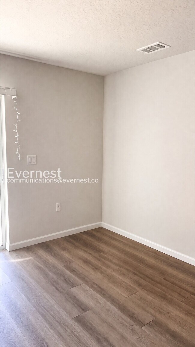 Building Photo - 3 Bed, 2 Bath Home with Attached Garage / Pet-Friendly / Coming Soon!