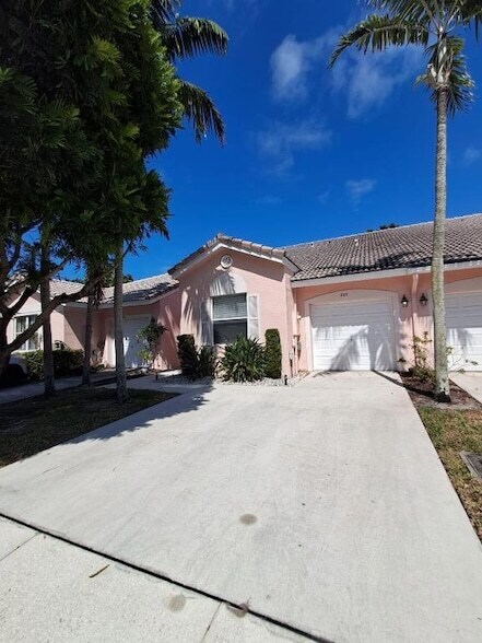 Foto del edificio - 223 E Coral Trace Cir