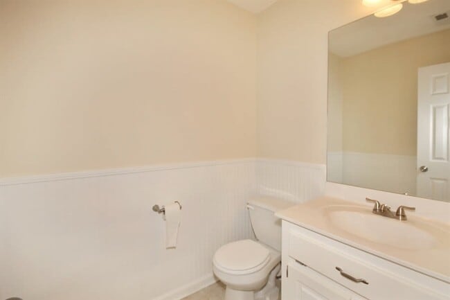 Building Photo - 204 Mackenzie Ct