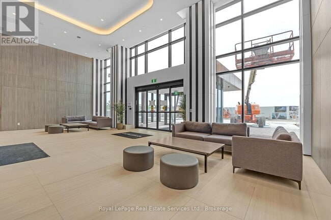 Building Photo - 220-1220 Missinnihe Way
