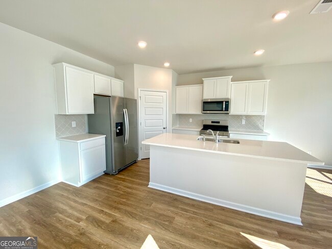 Building Photo - 256 Lauritsen Way