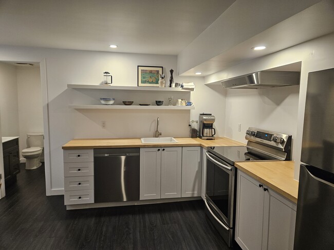 Building Photo - 95 Marier Av