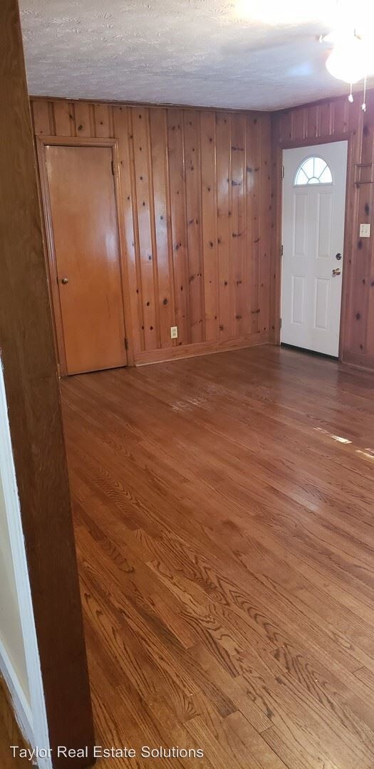 Foto del edificio - 3 br, 2 bath House - 210 8th Ave. NE