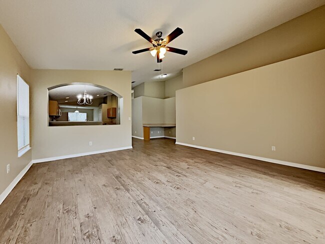 Building Photo - 2467 Merry Rd