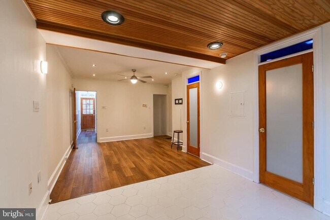 Building Photo - 2203 Pemberton St