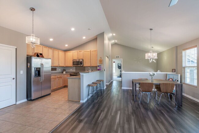 Foto del edificio - 472 Valentine Way