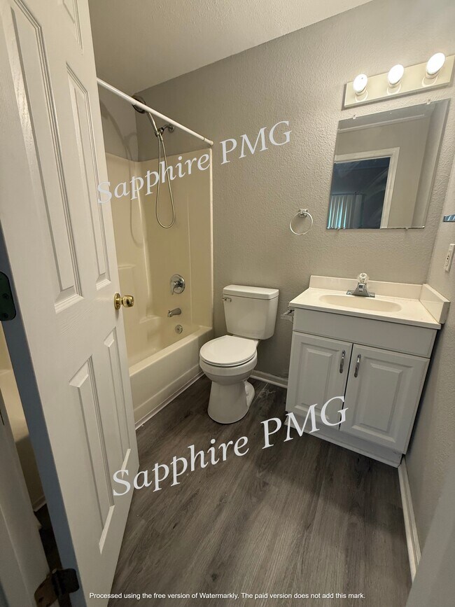 Foto del edificio - 5623 N Northwood Terrace