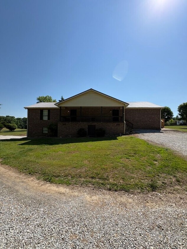 Foto del edificio - 1007 Lowery Loop Rd
