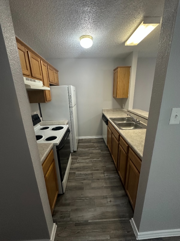 Building Photo - 700 Hercules Ln