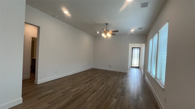 Foto del edificio - 27114 Cutleaf Daisy Ct