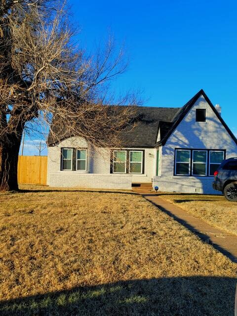 Primary Photo - 701 NE 24th St