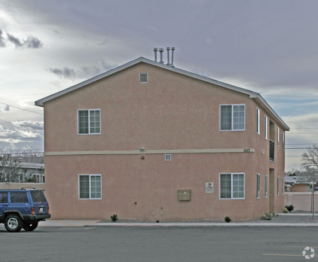 Building Photo - 1013-1017 Alvarado Dr SE
