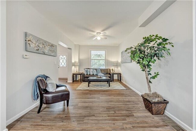 Foto del edificio - 4 Bed/2.5 Bath Home in Crafton Heights Ava...