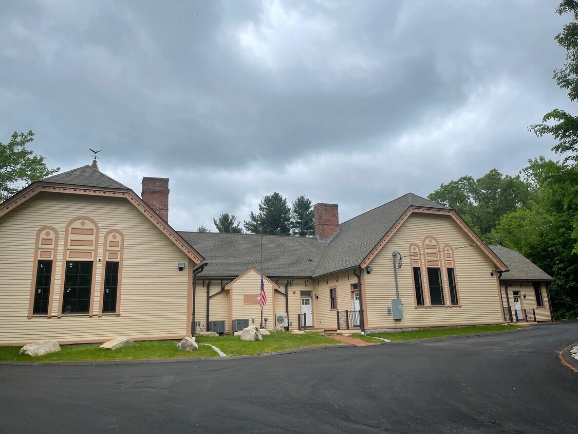 352 Manchaug Rd Unit 2, Sutton, MA 01590 Apartments in Sutton, MA