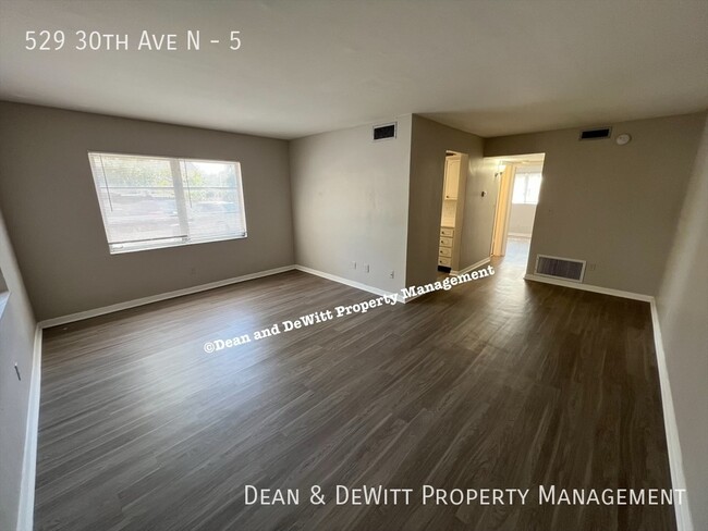 Building Photo - Large 1 BR in Crescent Heights Area