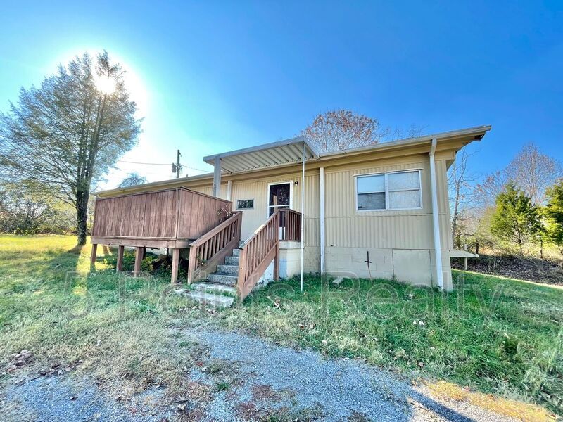 Primary Photo - 7437 Cycle Ln