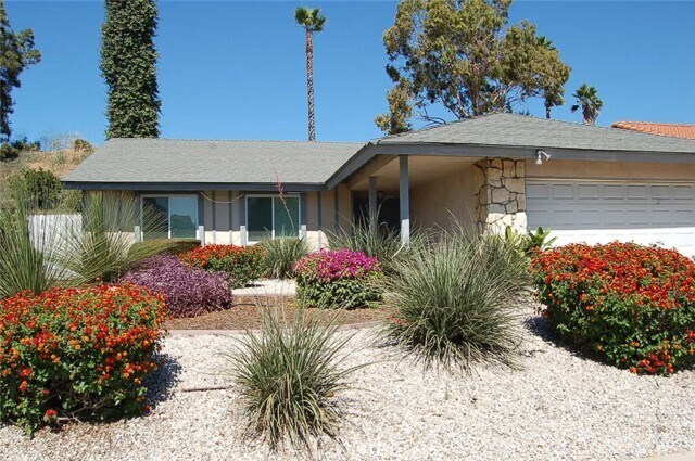 Building Photo - 215 N Palo Cedro Dr