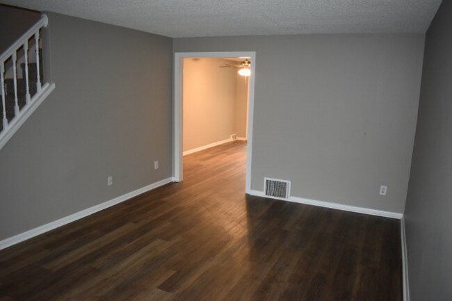 Building Photo - 2207 Delmar Dr