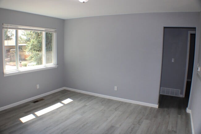 Building Photo - 2080 Poteae Cir