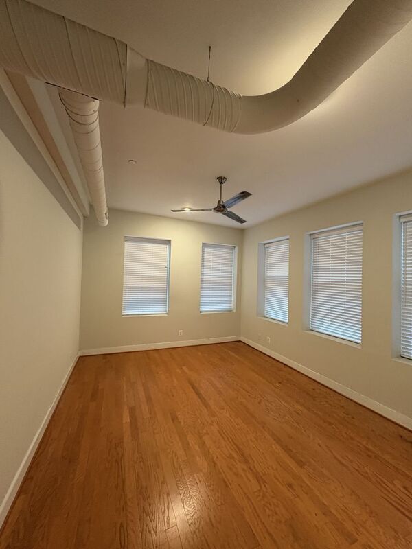 Foto del edificio - 3233 O'Donnell St