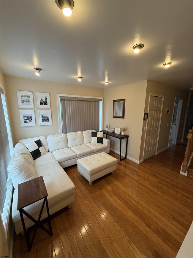 Foto del edificio - 43 N Trenton Ave