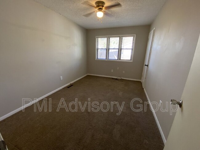 Building Photo - 6725 SW Shadyvale Ln