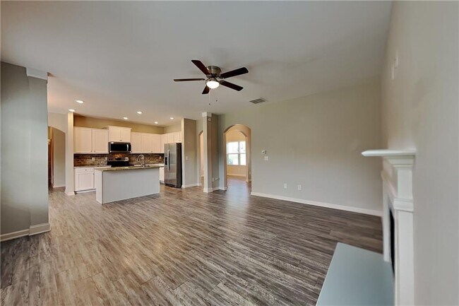 Building Photo - 354 Hawthorn Dr