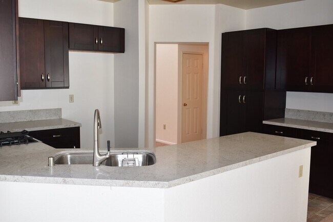 Building Photo - Upgraded Single Story 3 Bed 2 Bath Detache...
