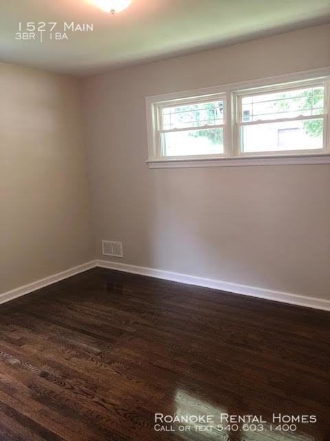 Building Photo - 3 bedroom in Roanoke VA 24015