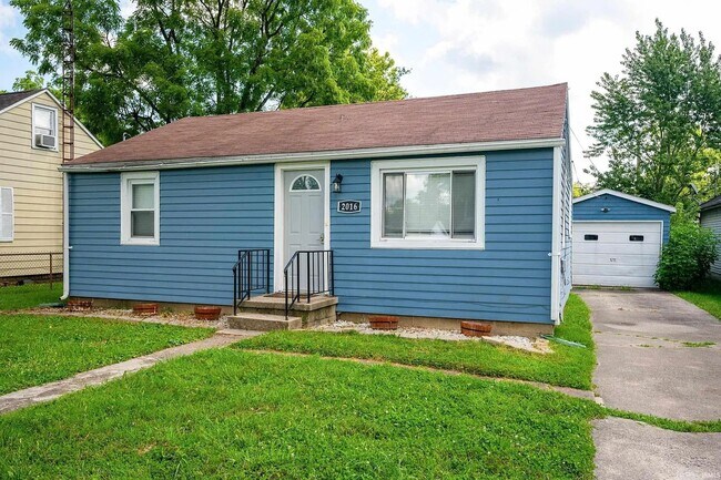 Foto del edificio - *IMMEDIATE MOVE IN* Close to Ball State an...