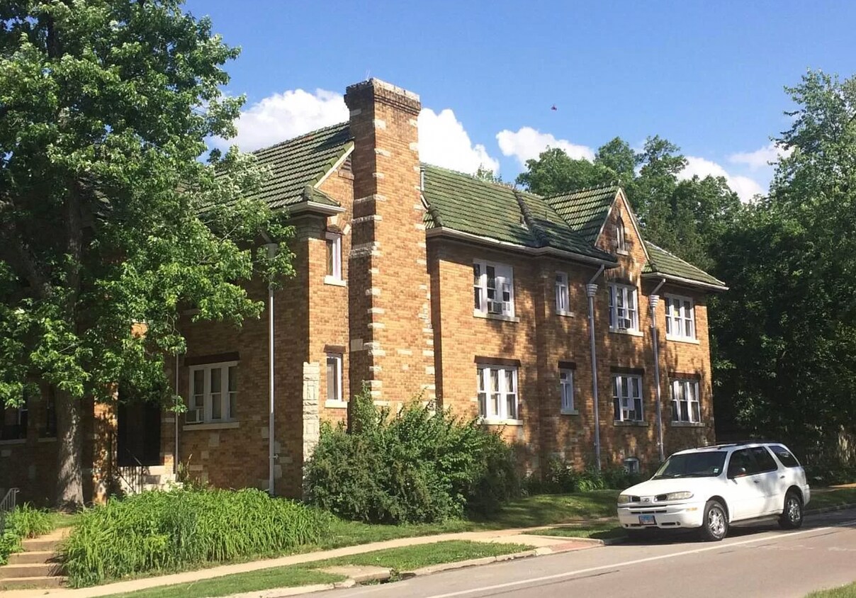 Primary Photo - 7154 Amherst Ave