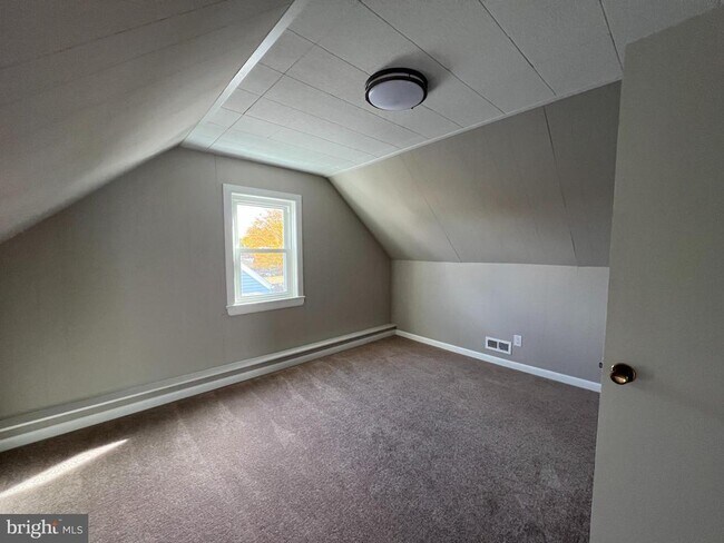 Foto del edificio - 346 W 11th St