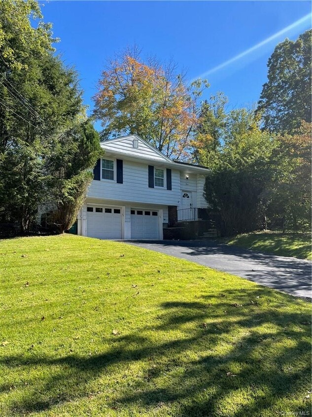 Primary Photo - 7 Castle Dr