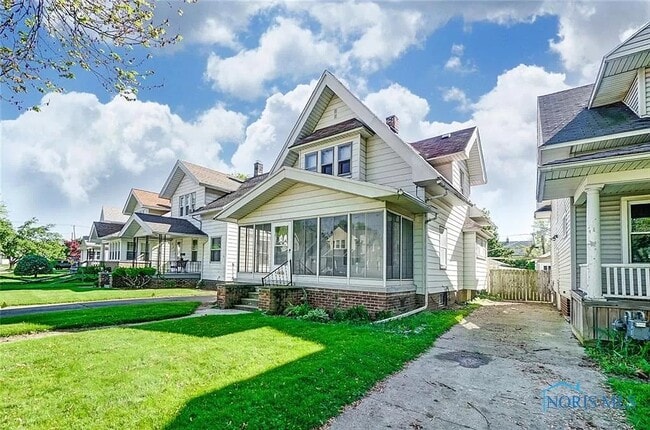 Building Photo - 927 Ogden Ave