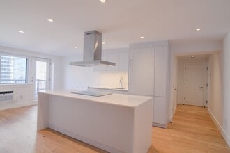 Building Photo - 3421 Rue Drummond