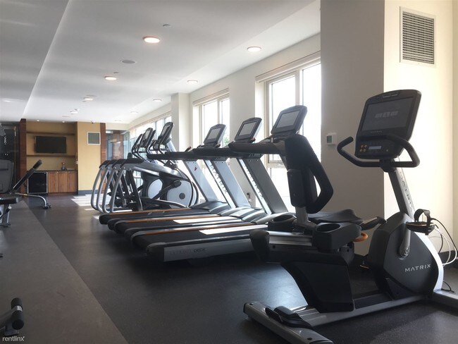 Foto del edificio - 1 br, 1 bath  - 101 S Huntington Ave Unit 101