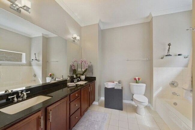 Foto del edificio - 2042 W Warren Blvd