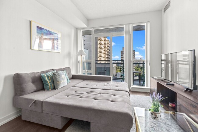 Building Photo - 69 Holly St