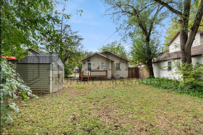 Building Photo - 222 S Edwards Ave