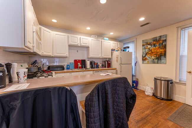 Foto del edificio - 303 W 3rd St