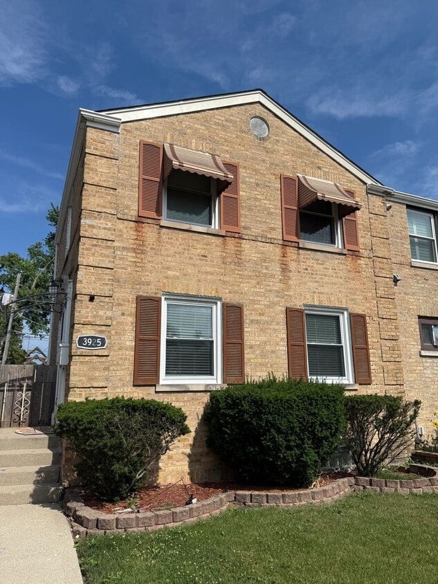 Primary Photo - Charming Renovated Home for Rent