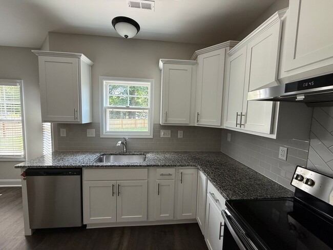 Building Photo - Beautiful 4-Bedroom House
