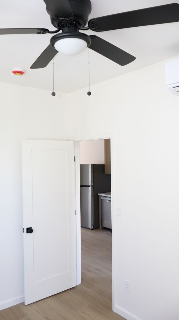 Foto del edificio - 3 bedrooms 2 bathrooms Duplex with a 2 car garage