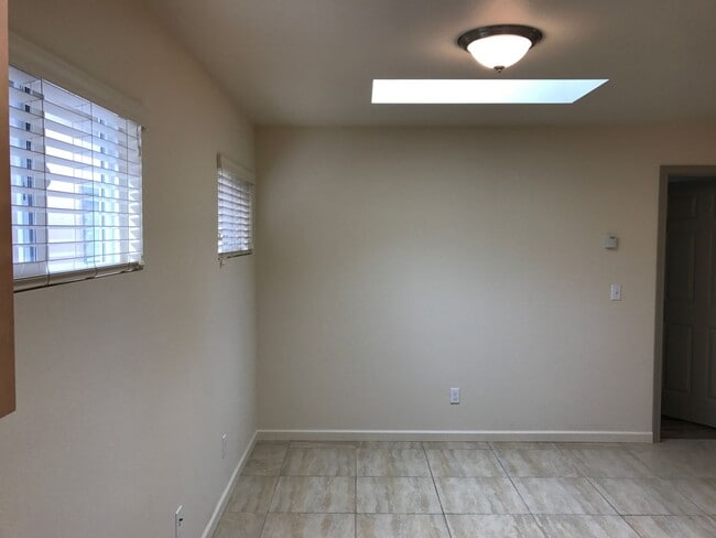 Building Photo - 3325 S &amp; 1815 Glatt [PRM: Marlene] (2)