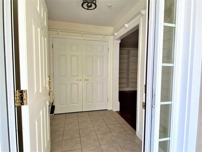 Building Photo - 807 Ledgewood Way