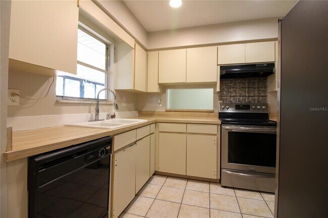 Foto del edificio - 4202 Sunny View Dr