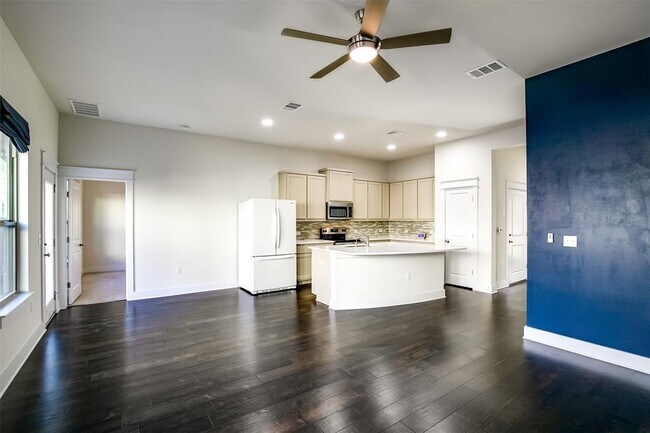 Building Photo - 13001 Hymeadow Dr