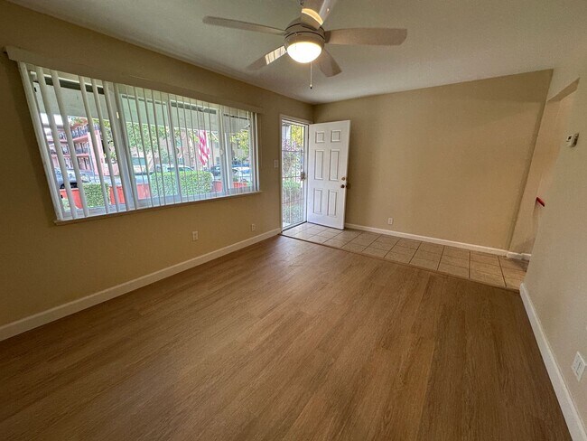 Foto del edificio - Single family 2 bedroom 1 bath, washer/dryer in unit