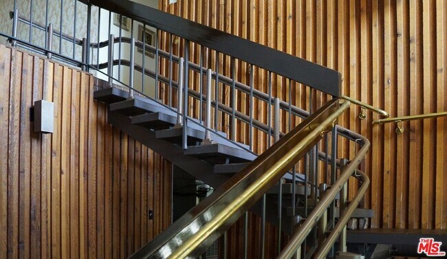Foto del edificio - 1461 Laurel Way
